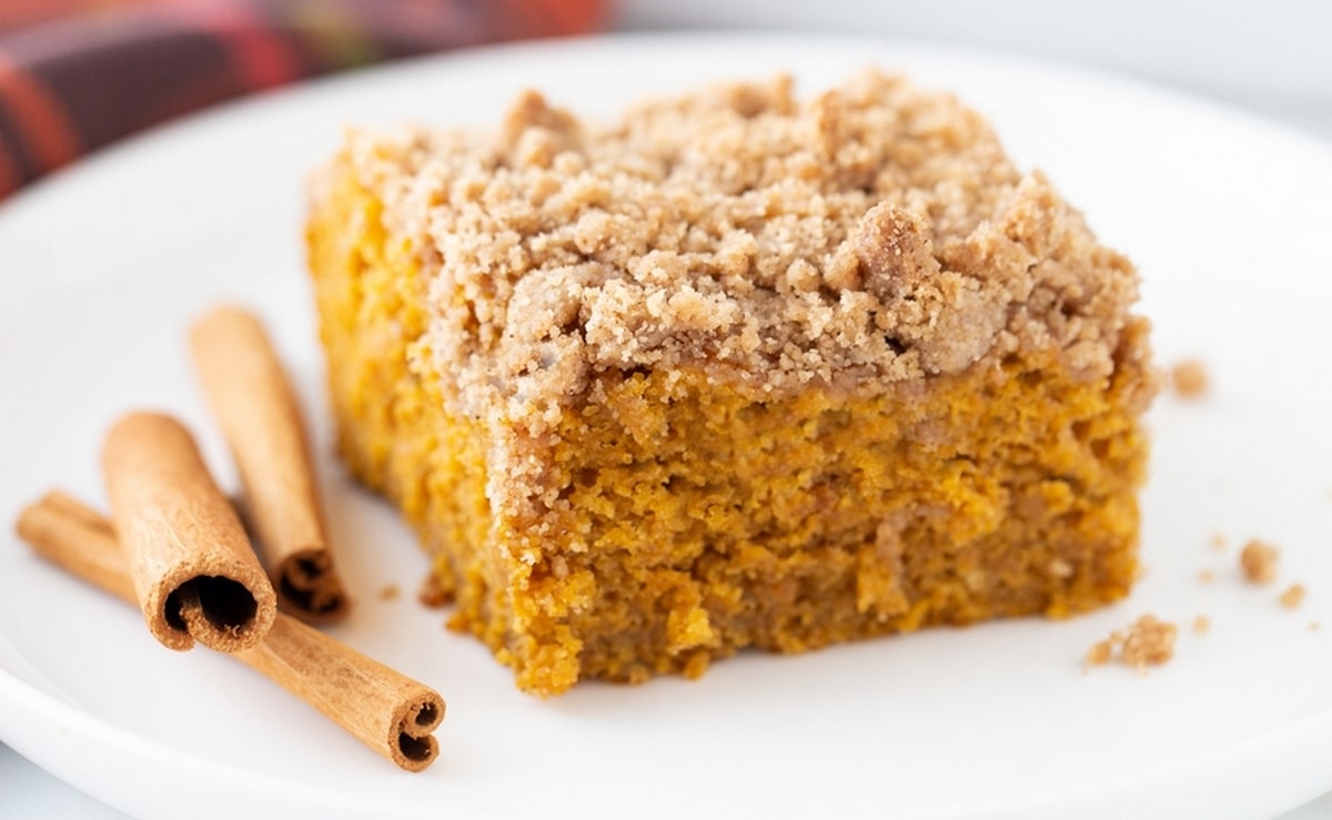 The crumb topping adds that perfect crunch, making every bite enjoyable. It’s super easy to whip up, so it fits right into my busy schedule. This coffee cake is great for sharing with friends or enjoying on a lazy weekend morning! pumpkin coffee cake