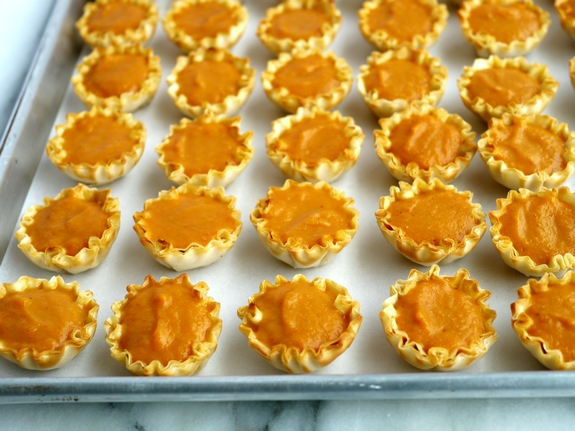 Pumpkin Pie Bites with Gingerbread Streusel 