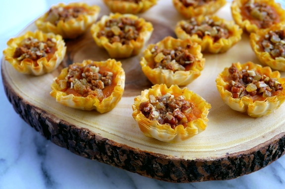 Pumpkin Pie Bites with Gingerbread Streusel 