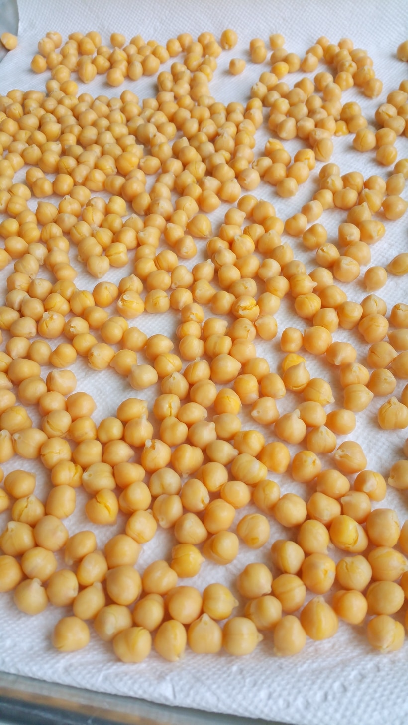 Crunchy on the outside and creamy on the inside, these Air Fryer Chickpeas are the perfect snack on their own, or toss them on top of salads or into a snack mix. Making these air fried chickpeas is a quick and easy way to achieve the perfect chickpea crispness. air fried chickpeas