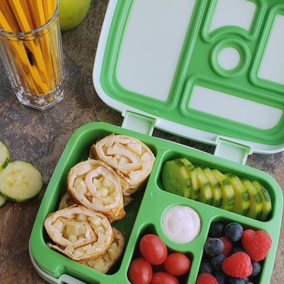 Fill that new lunchbox with these delicious Melty Smoked Gouda, Mozzarella and Apple Pinwheels. You will have a hard time believing this luscious tasting cheese is dairy-free! #noblepig #dairyfree #backtoschool #lunchbox #smokedgouda