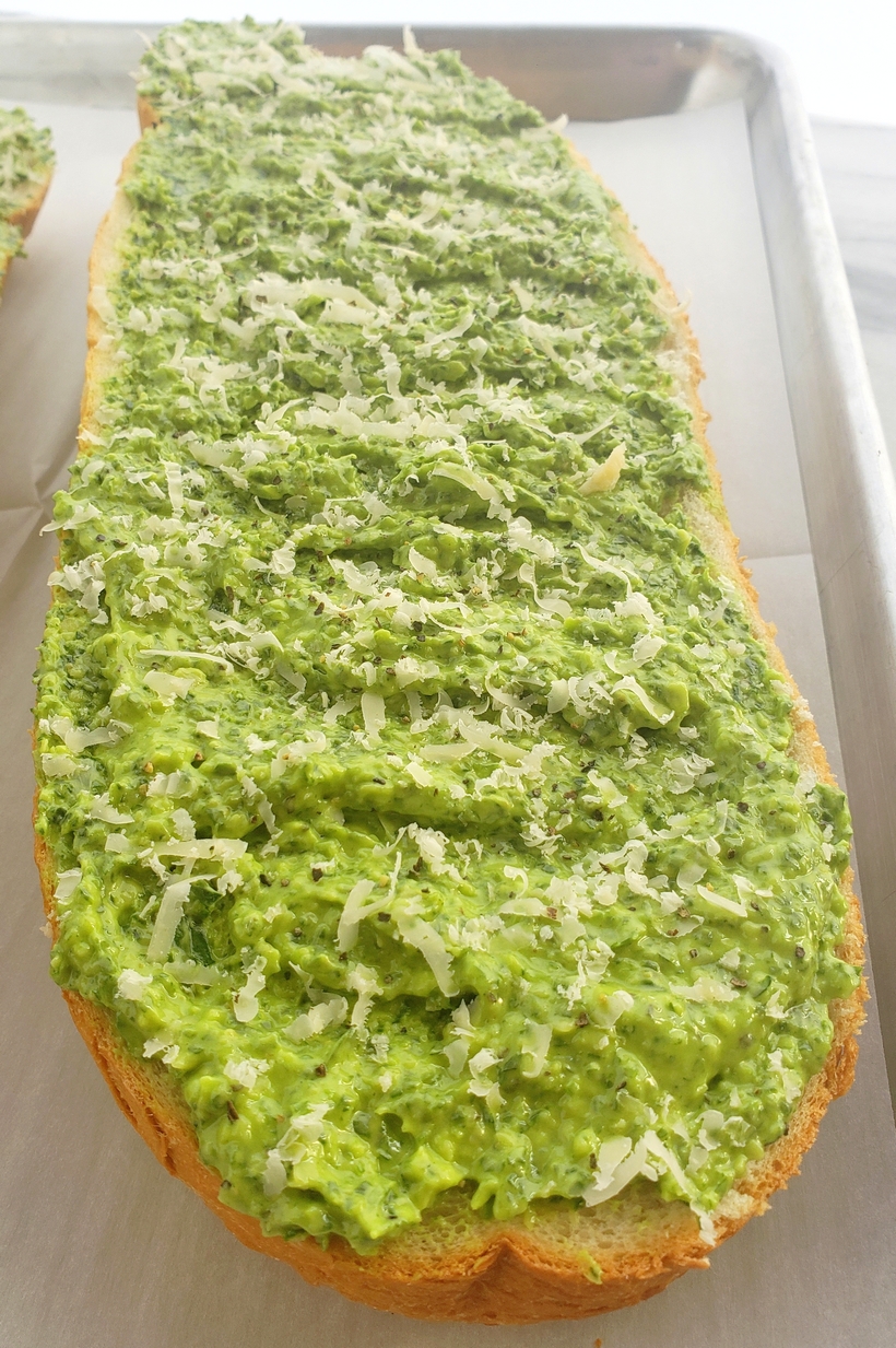Use up your  leftover parsley with this deliciously, flavorful Garlicky, Cheesy Parsley Bread. It's the perfect side dish for a bowl of pasta. #noblepig #parsley #garlicbread