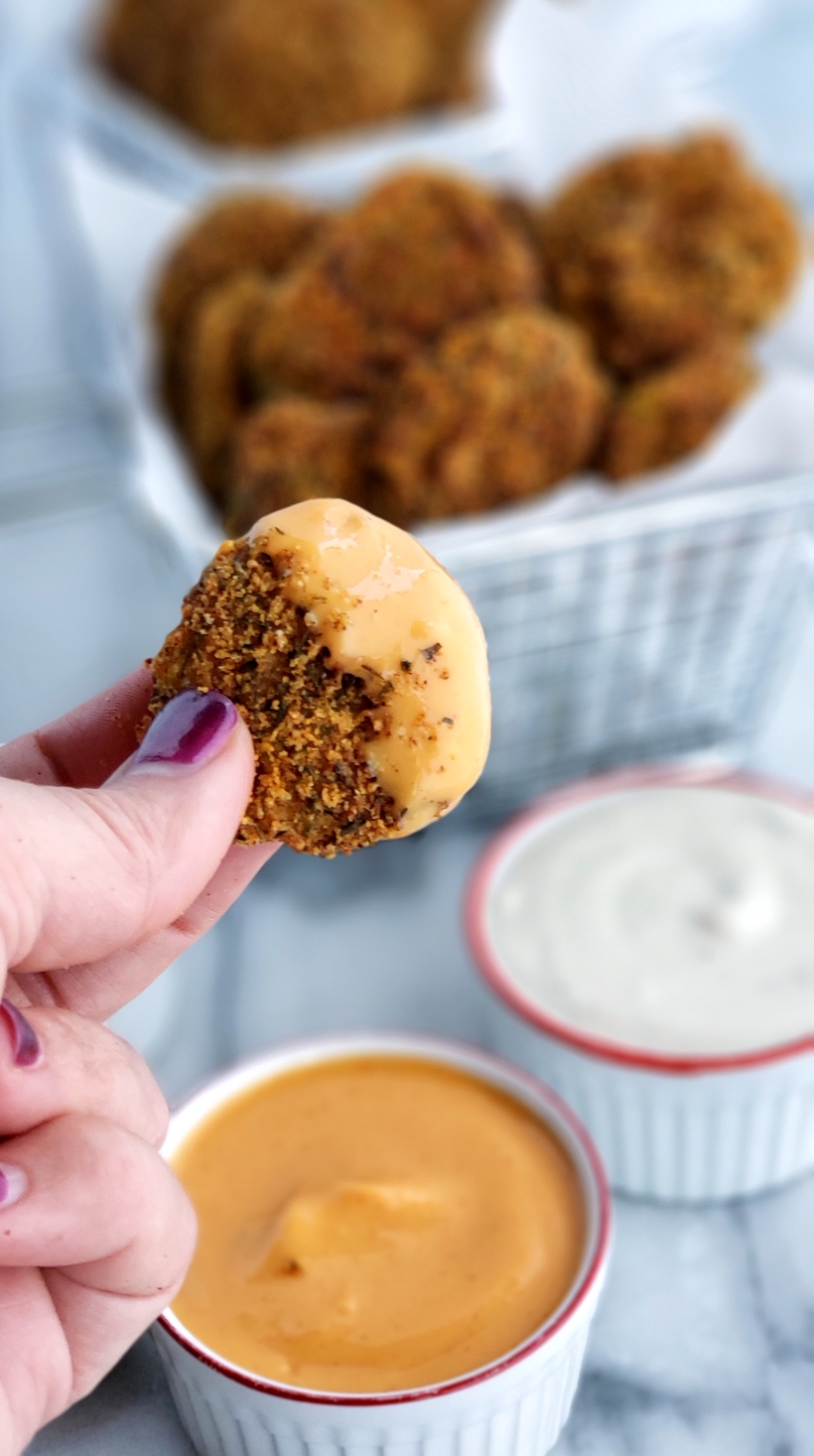 Whip up these Low Carb Air Fryer Pickles in minutes. The perfect guiltless snack for any gathering. #lowcarb #keto