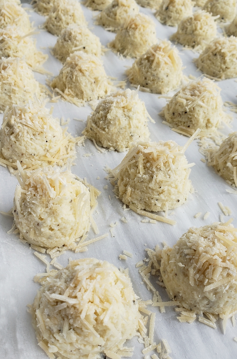 Crispy, cheesy and tasty, these Baked (Low Carb) Parmesan Cauli-Tots are the answer to a healthy dinner side dish everyone in the family will love. #noblepig #cauliflower #tatertots