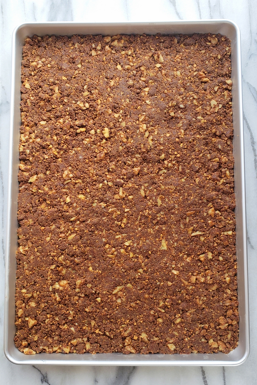 Perfect for any occasion, these Chocolate Cream Cheese Bars feature a unique chocolate graham cracker crust and topping, with a creamy middle layer. #creamcheesedessert