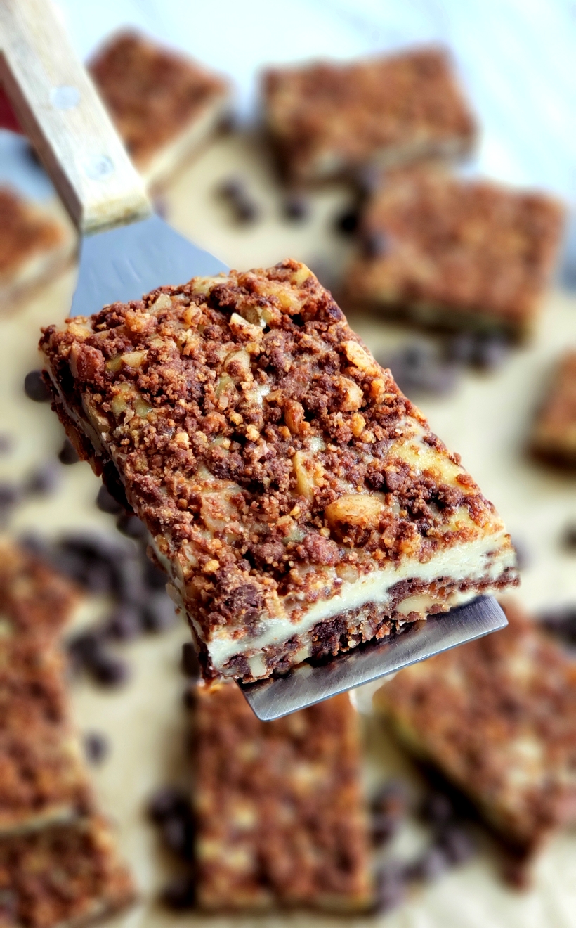 Perfect for any occasion, these Chocolate Cream Cheese Bars feature a unique chocolate graham cracker crust and topping, with a creamy middle layer. #creamcheesedessert
