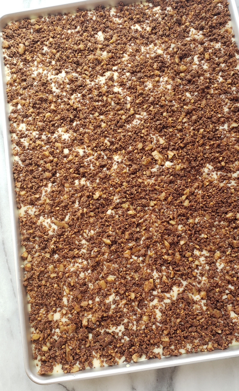 Perfect for any occasion, these Chocolate Cream Cheese Bars feature a unique chocolate graham cracker crust and topping, with a creamy middle layer. #creamcheesedessert