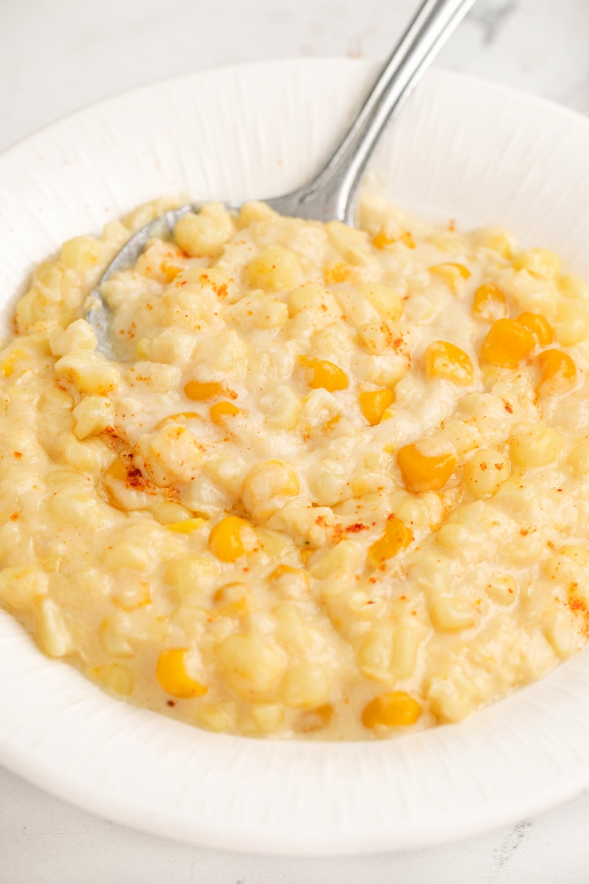 Making the most of sweet summer corn takes this fresh creamed corn to the next level. It’s one of those classic American side dishes that’s always a hit at barbecues. fresh creamed corn