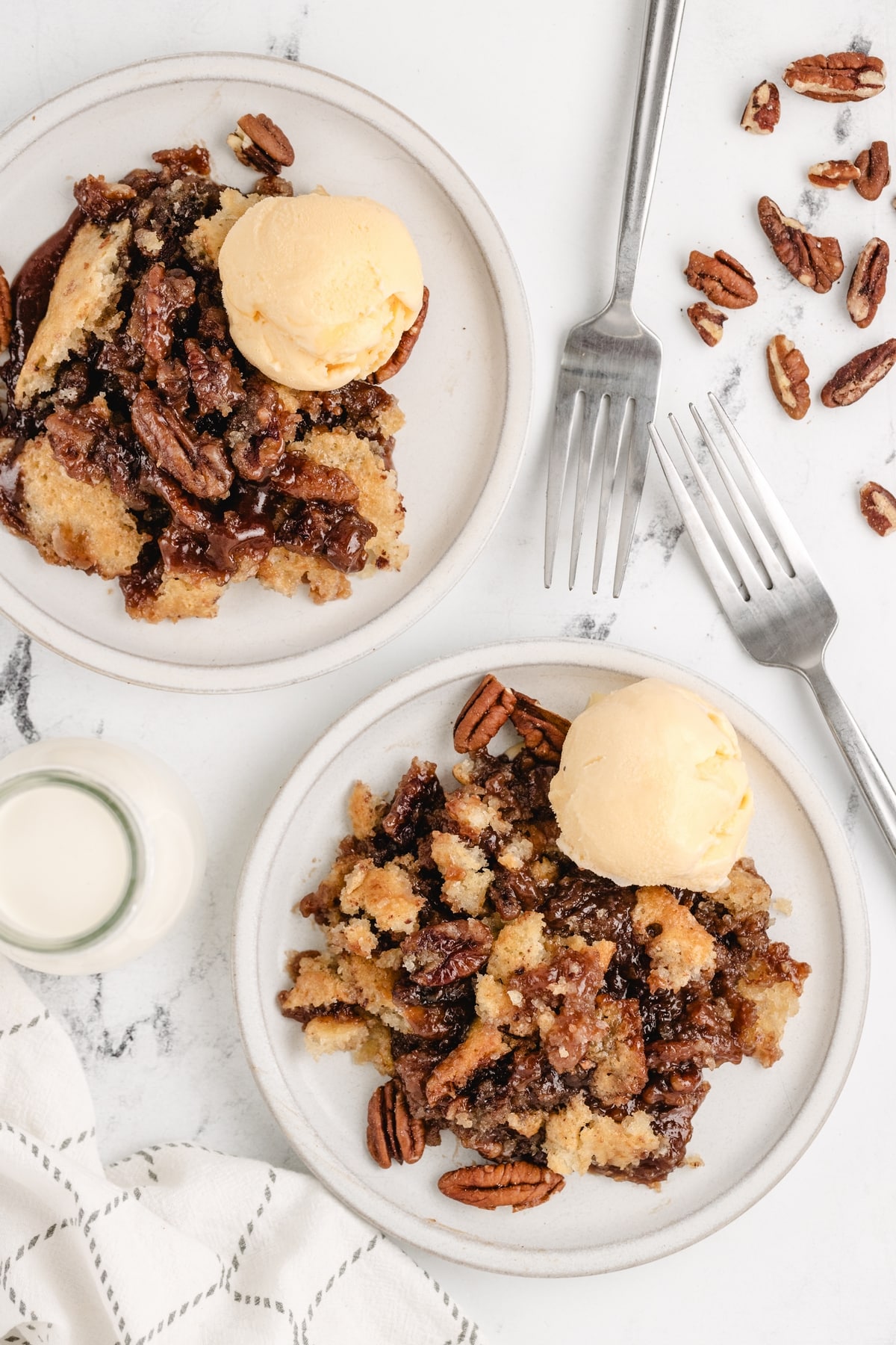 pecan cobbler with ice cream