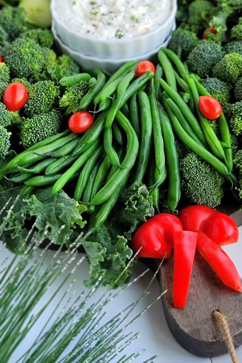 A simple Christmas Wreath Vegetable tray made from your favorite veggies and served with a tasty, addictive onion dip! festive holiday veggie tray