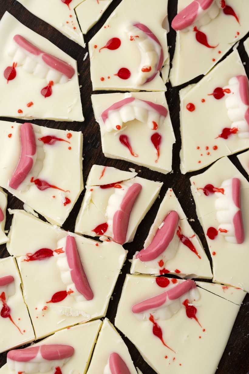 This spooky vampire chocolate Halloween bark is all about smooth white chocolate with a spooky red drizzle and gummy vampire fangs. It’s a simple, fun treat that’s perfect for Halloween, and just as easy as it is eye-catching. vampire chocolate Halloween bark
