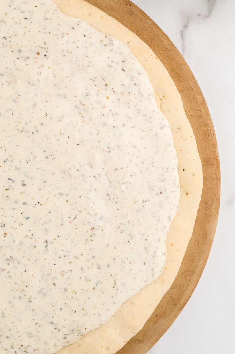 white sauce on pizza