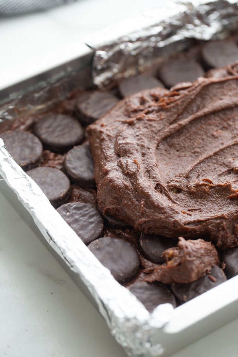 Peppermint Patty Brownies are the gooiest, darkest, most fudge-like, candy bar brownies you could ever hope for this holiday season. baking with peppermint patties