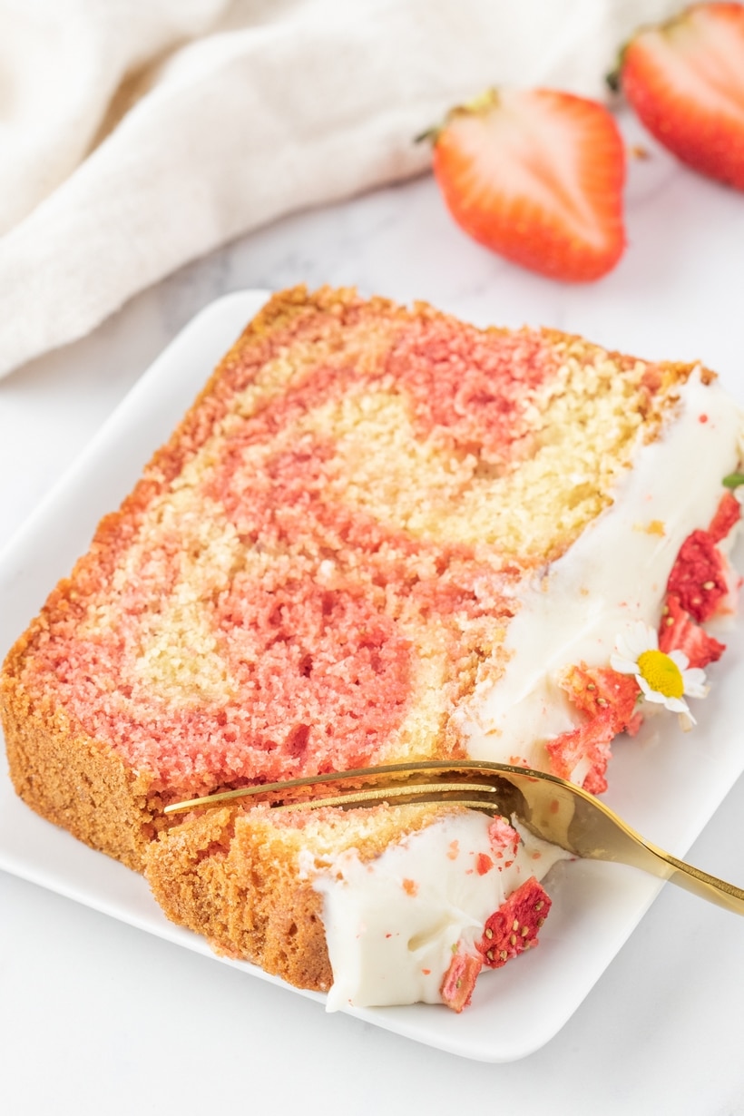 strawberry pound cake dessert