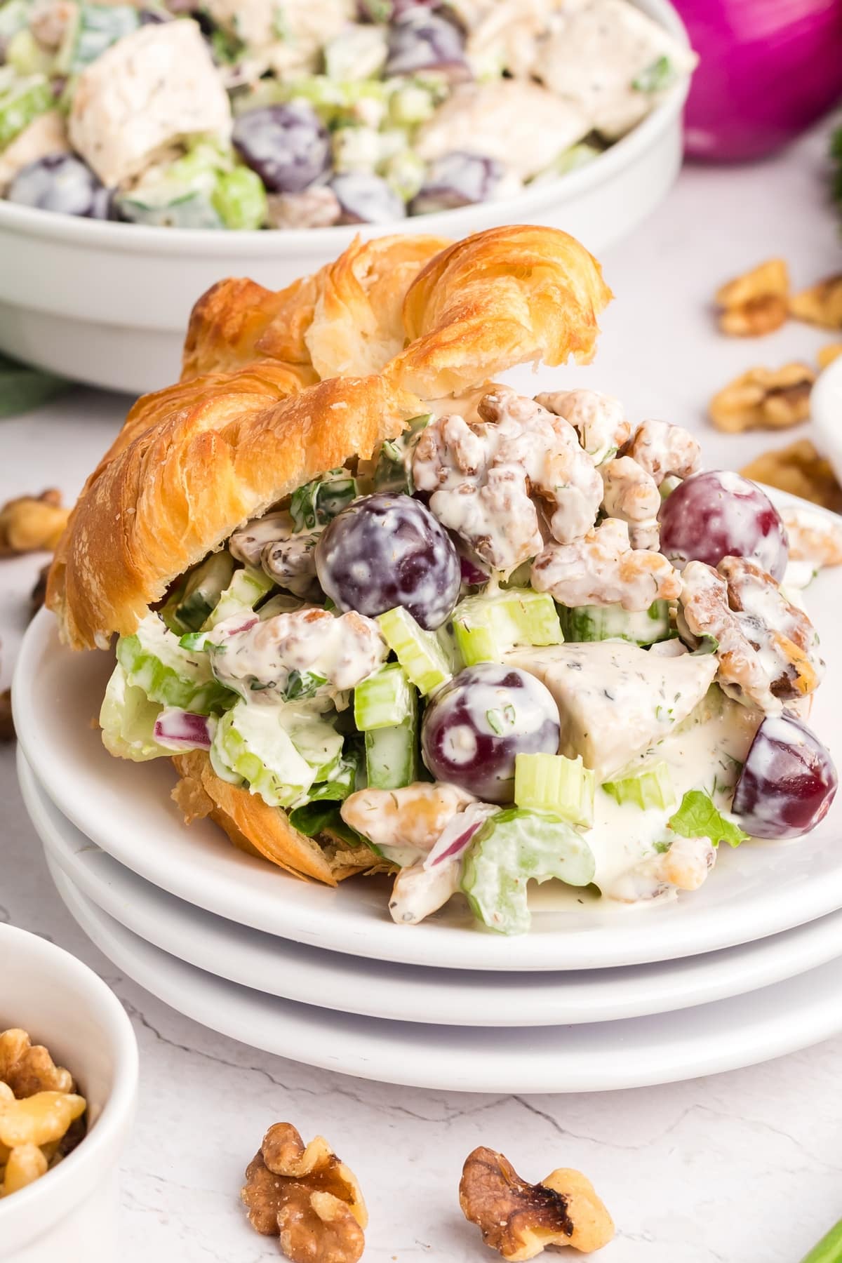 Try this delicious chicken salad with grapes for a refreshing and flavorful meal. Quick and easy to make, it's a perfect option for any occasion. chicken salad with grapes