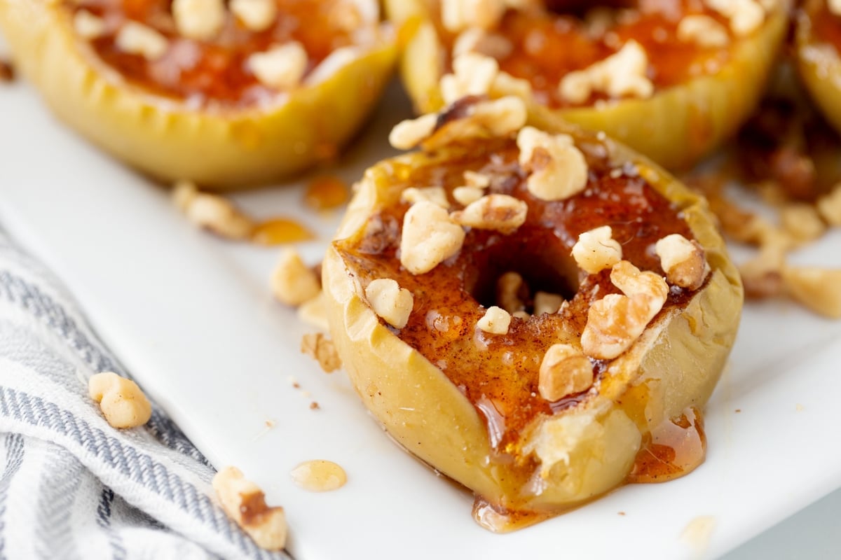 Baked apples with maple syrup, cinnamon and toasted walnuts