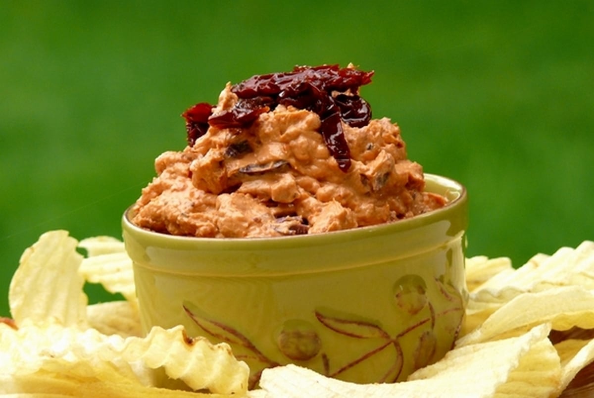 Sun Dried Tomato Dip with Roasted Garlic and Kalamata Olives Sun Dried Tomato Dip with Roasted Garlic and Kalamata Olives