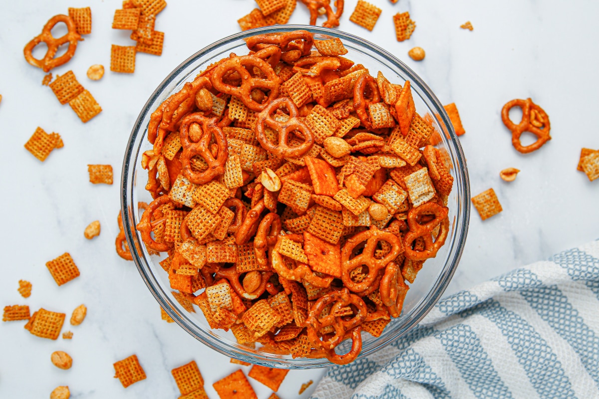 Crispy oven-baked BBQ Chex snack mix BBQ Chex mix with pretzels, Cheez-Its, peanuts, Rice Chex and Corn Chex